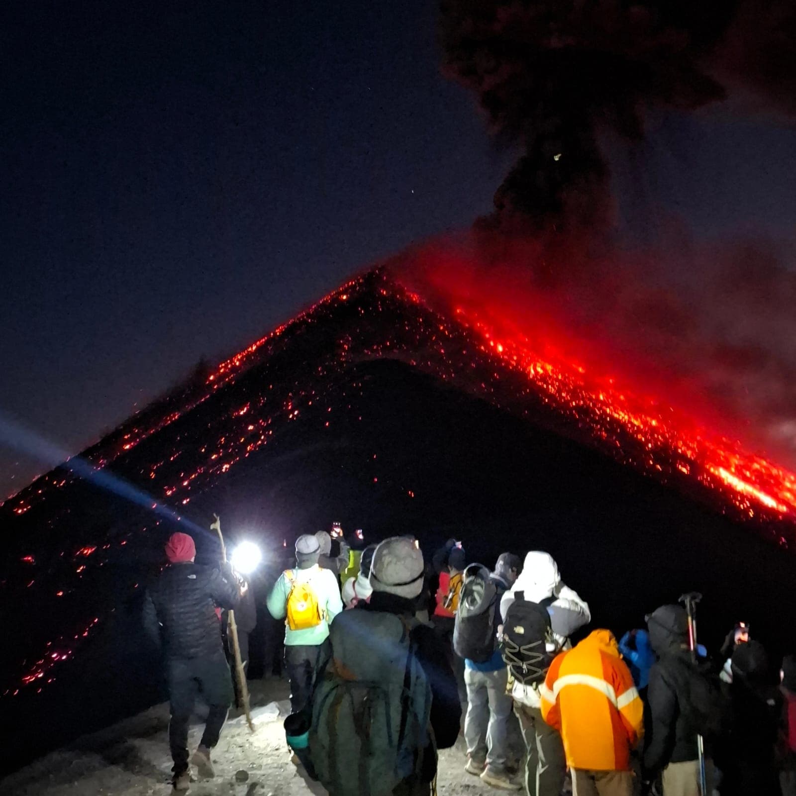 Erupcion Volcan De Fuego Guatemala - Expedición de aventura en Guatemala